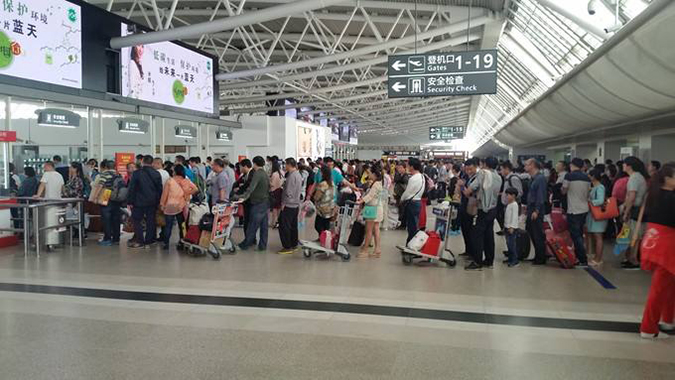 科技成果亮相春運(yùn)安檢現(xiàn)場(chǎng),人臉識(shí)別與掃碼齊上陣